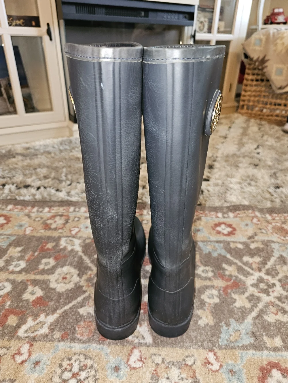 TORY BURCH Beautiful Black Rain Boots w/Gold Medallion Size 8 NICE!!